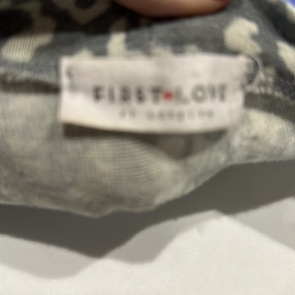 Size medium dark gray light gray leopard pattern long sleeve tunic style top - Picture 3 of 5